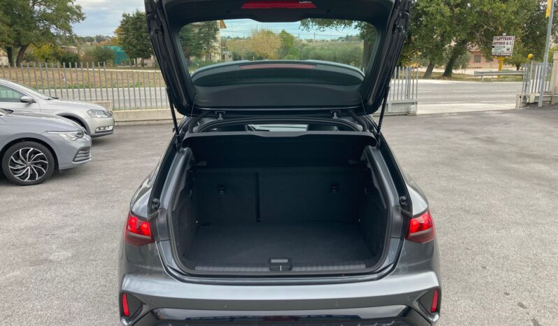 
								Audi A3 Sportback 35 2.0 TDI S line edition S tronic full									
