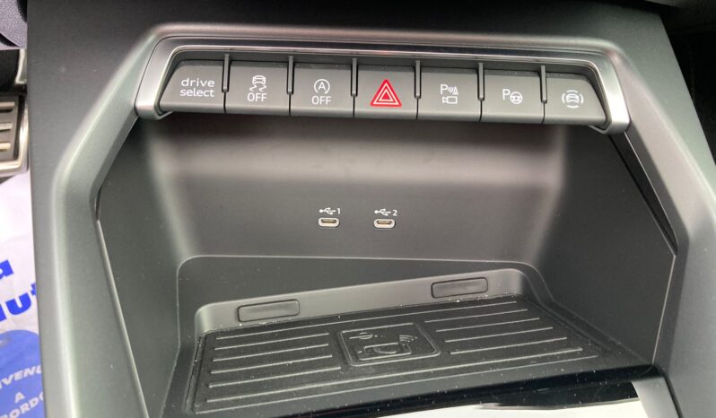 
								Audi A3 Sportback 35 2.0 TDI S line edition S tronic full									