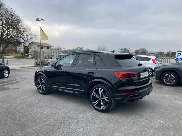Audi Q3 35 2.0 TDI Identity Black S tronic