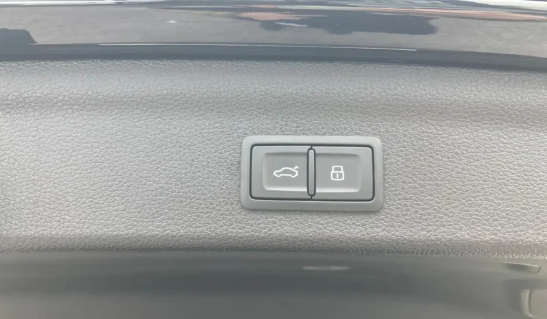
								Audi Q3 35 2.0 TDI Identity Black S tronic full									