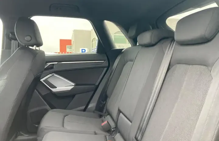 
								Audi Q3 35 2.0 TDI Identity Black S tronic full									