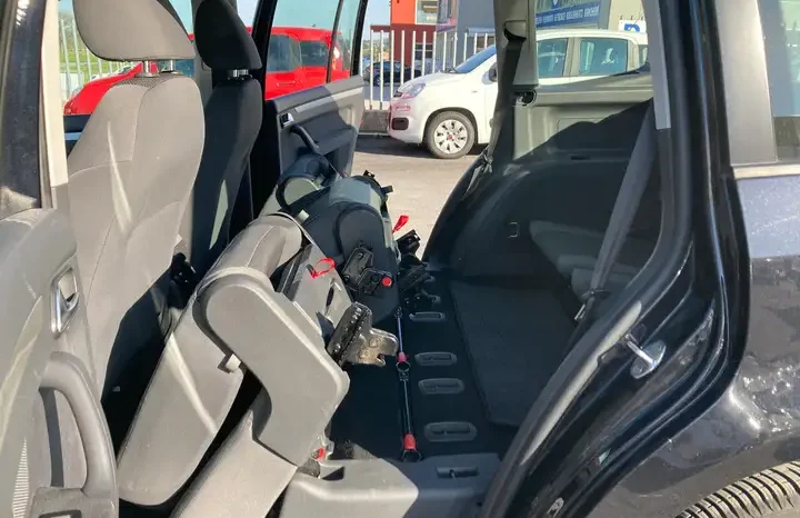 
								Volkswagen Touran 1.6 TDI BlueMotion Technology Comfortline full									