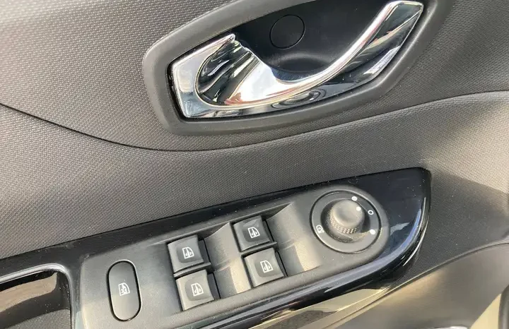 
								Renault Captur 1.5 dCi Wave S&S full									
