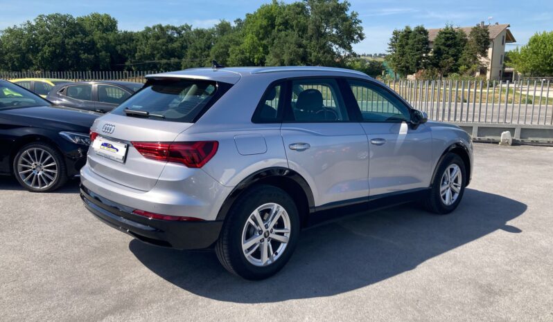 
								Audi Q3 2.0 TDI S tronic Business Advanced full									