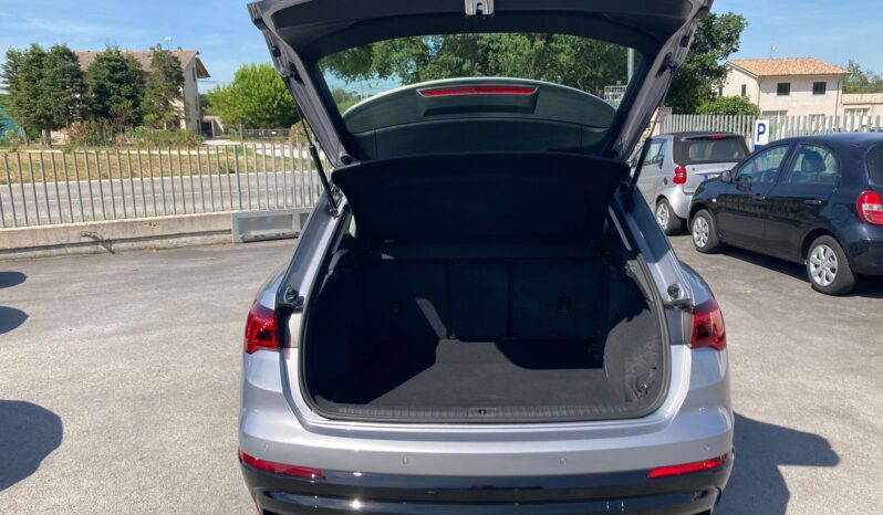 
								Audi Q3 2.0 TDI S tronic Business Advanced full									