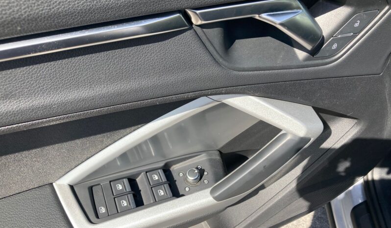 
								Audi Q3 2.0 TDI S tronic Business Advanced full									