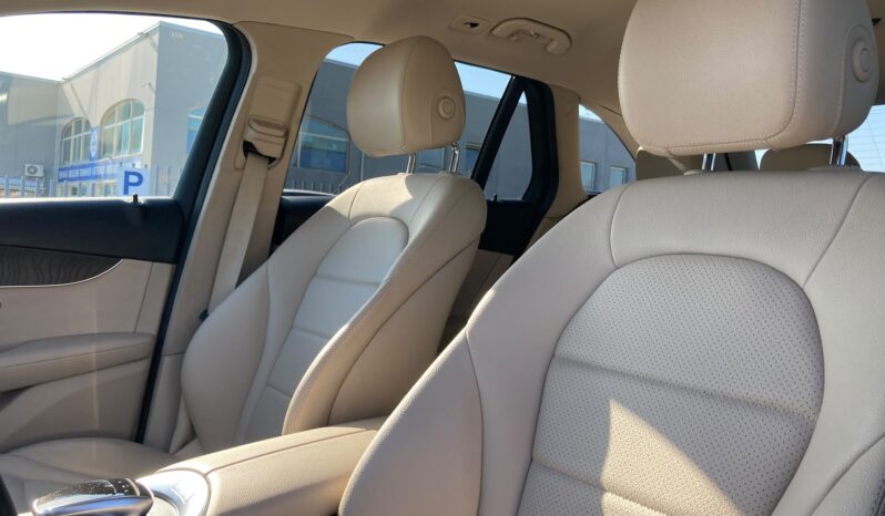 
								Mercedes-Benz GLC 220 d Sport 4MATIC Auto full									