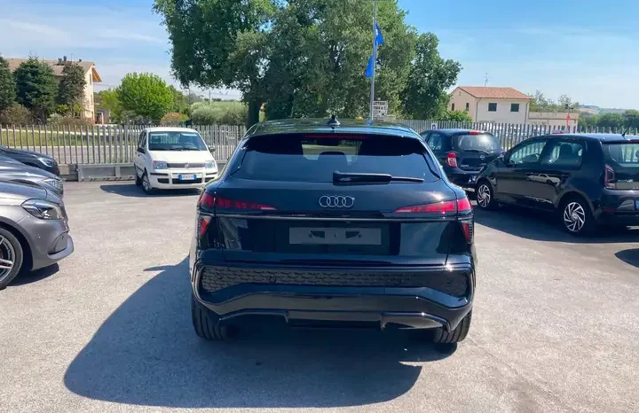 
								Audi Q3 Sportback 2.0 TDI S line edition 150 CV S tronic full									