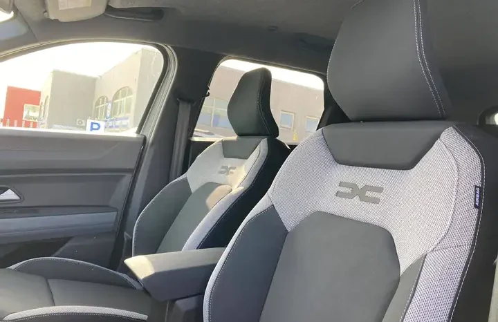
								Dacia Bigster 1.2 Mild Hybrid-G 140 CV Journey full									