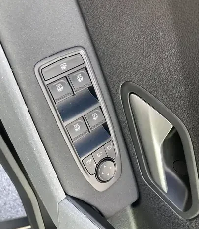
								Dacia Bigster 1.2 Mild Hybrid-G 140 CV Journey full									